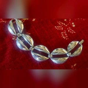 Napier silver tone bracelet  7in.